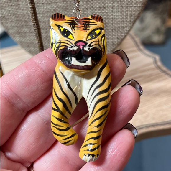 Hand painted wooden tiger earrings, gorgeous! - Picture 6 of 6